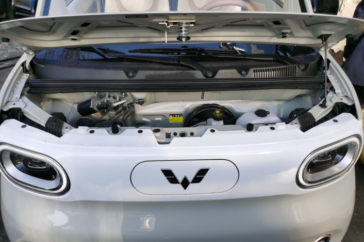 五菱汽车 宏光MINIEV 2024款 第三代 215km 青春版机舱底盘24