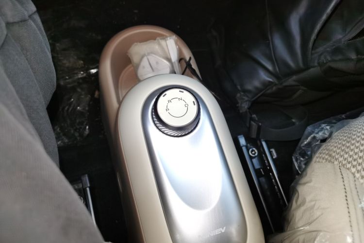 五菱汽车 宏光MINIEV 2025款 四门版 臻享+款中控内饰18