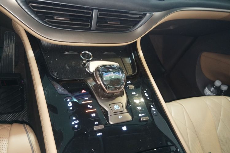 腾势D9 2022款 DM-i 970 四驱尊荣型中控内饰18