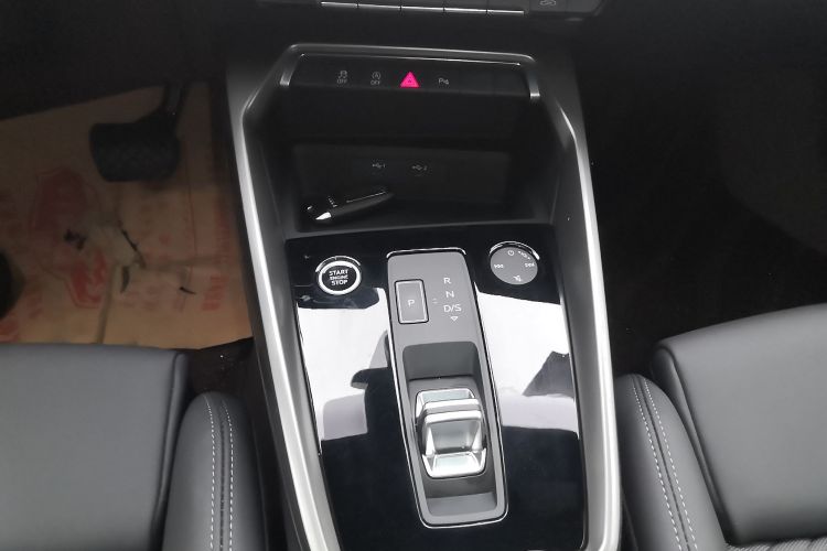 奥迪A3 2022款 A3L Limousine 35 TFSI 时尚致雅型中控内饰18