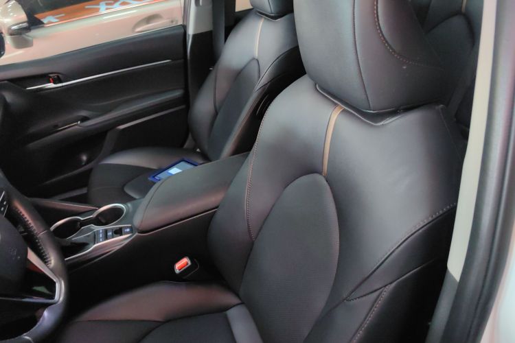 丰田 凯美瑞 2021款 2.5G 豪华版中控内饰19