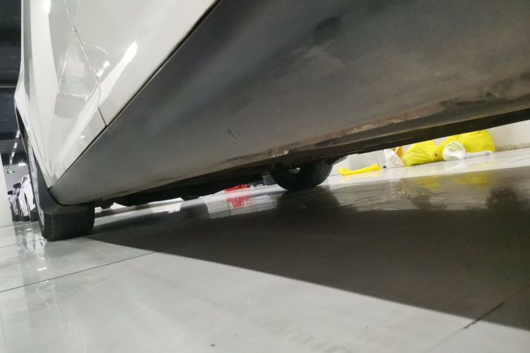 福特 福克斯 2018款 两厢经典 1.6L 自动风尚型智行版机舱底盘30