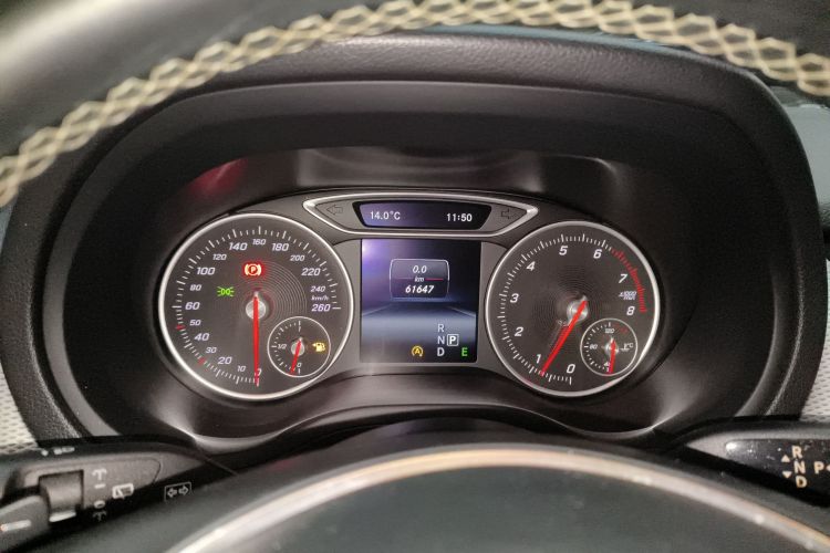 奔驰B级 2015款 B 200 时尚型中控内饰14