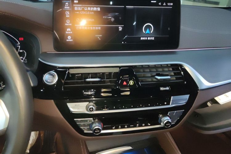 宝马5系新能源 2022款 改款二 535Le M运动套装中控内饰16