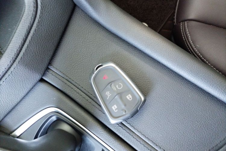 凯迪拉克XT6 2022款 2.0T 七座四驱豪华型中控内饰11