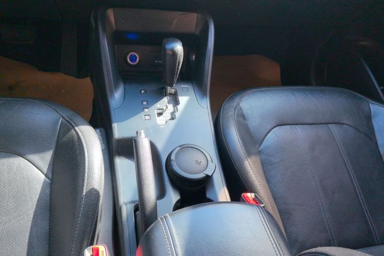 北京现代ix35 2013款 2.0L 自动两驱智能型GLS 国IV中控内饰18