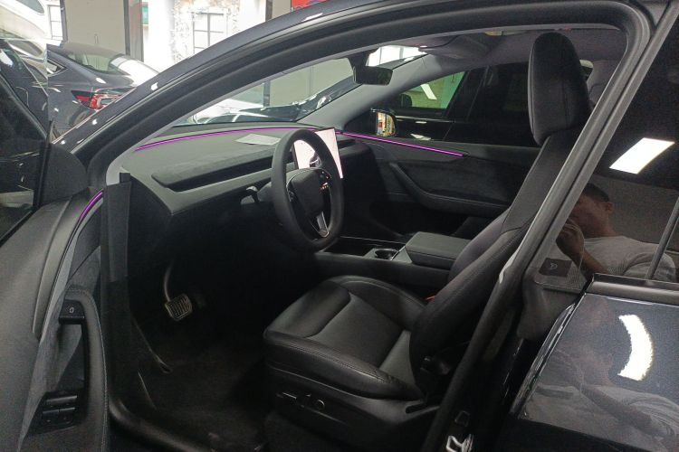 特斯拉 Model Y 2025款 长续航全轮驱动 首发版中控内饰19