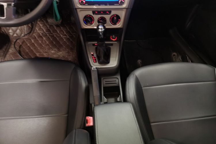 大众 朗行 2013款 1.6L 自动风尚型中控内饰18