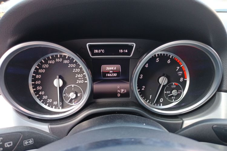 奔驰M级 2014款 ML 320 4MATIC中控内饰14