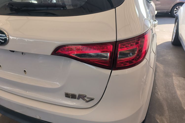 一汽 森雅R7 2016款 1.6L 自动尊贵型车身外观9