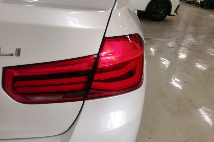 宝马3系 2019款 320Li 时尚型车身外观9