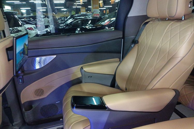 腾势D9 2022款 EV 600 四驱旗舰型中控内饰7008