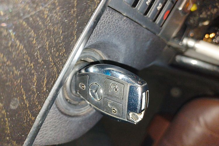 奔驰E级 2015款 E 260 L 运动豪华型中控内饰11