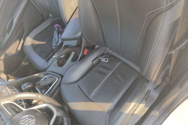 别克 英朗 2015款 18T 双离合豪华型中控内饰19