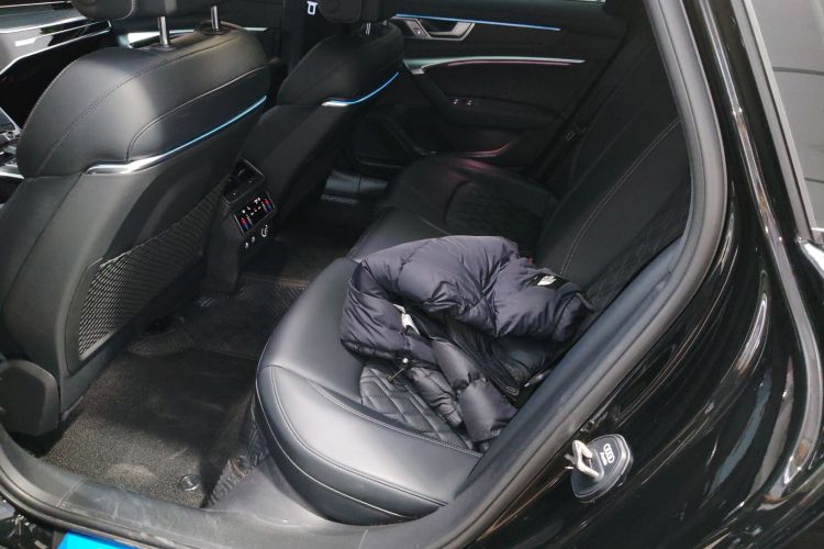 奥迪A6L 2025款 改款 45 TFSI quattro 臻选动感型中控内饰21