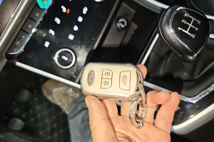 奇瑞 艾瑞泽5 2019款 1.5L 手动自在版 国V中控内饰7001