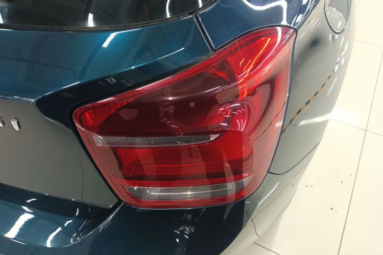 宝马1系(进口) 2013款 改款 116i 领先型车身外观9