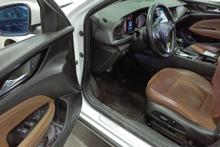 别克 君威 2019款 20T 精英型 国V中控内饰20