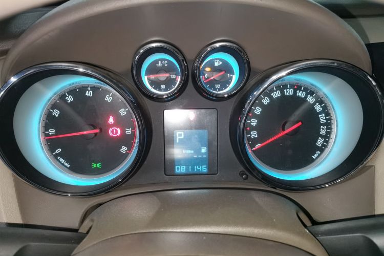 别克 英朗 2013款 GT 1.6L 自动时尚版中控内饰14