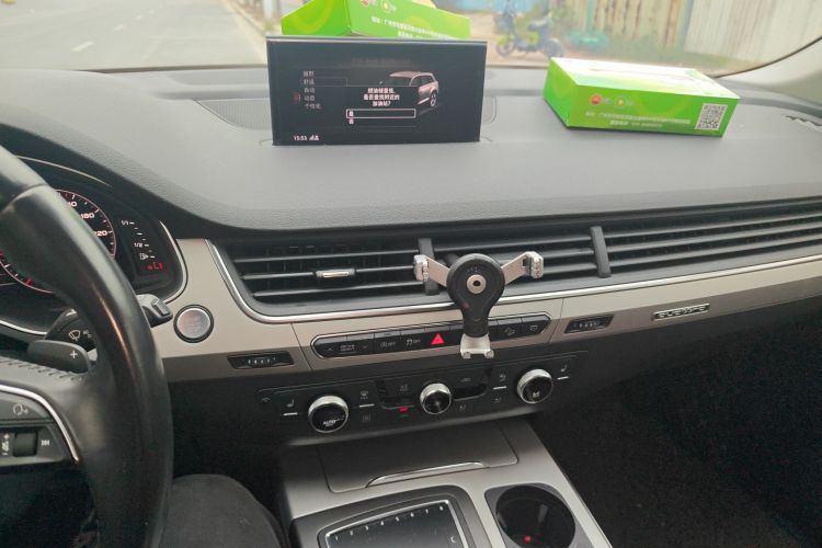 奥迪Q7 2018款 40 TFSI 舒适型中控内饰16