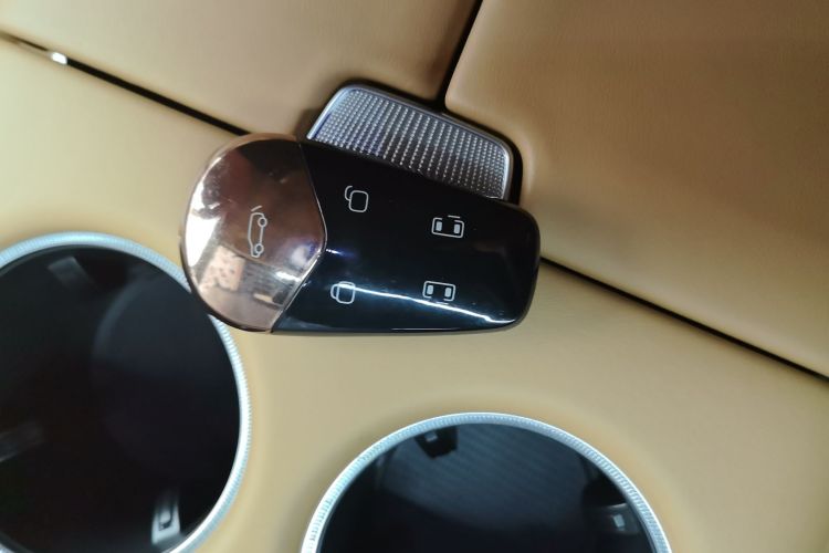 岚图汽车 岚图梦想家 2025款 PHEV 四驱尊贵鲲鹏版中控内饰11