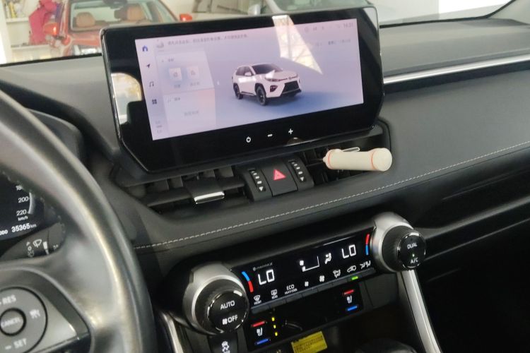 丰田 威兰达 2023款 双擎 2.5L E-CVT四驱尊贵版中控内饰16