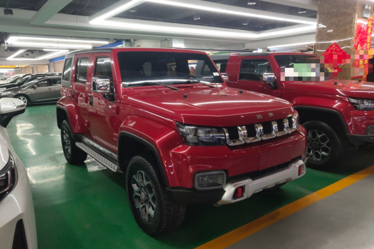 北京越野 北京BJ40 2018款 PLUS 2.3T 自动四驱尊享版 国V车身外观3