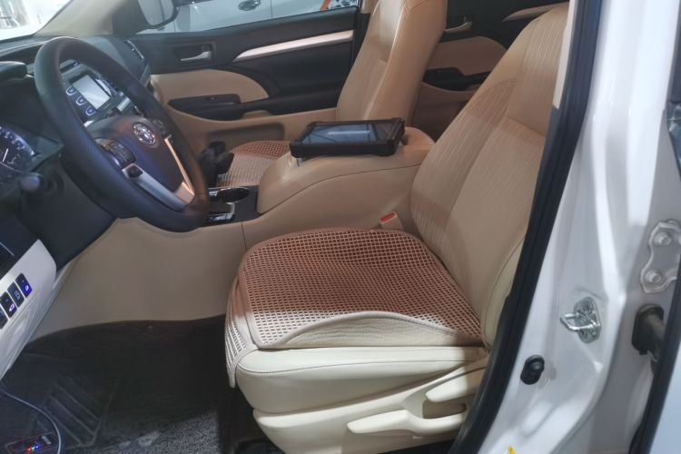 丰田 汉兰达 2021款 2.0T 两驱精英版 7座中控内饰19