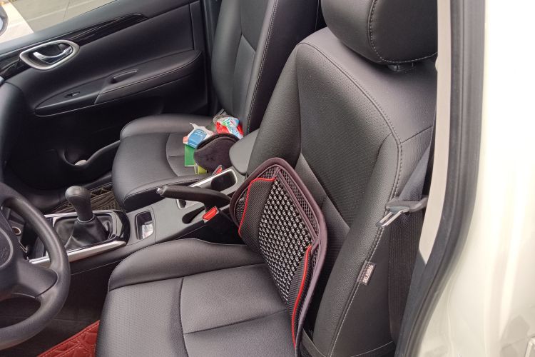 日产 轩逸 2021款 经典 1.6XL 手动豪华版中控内饰19