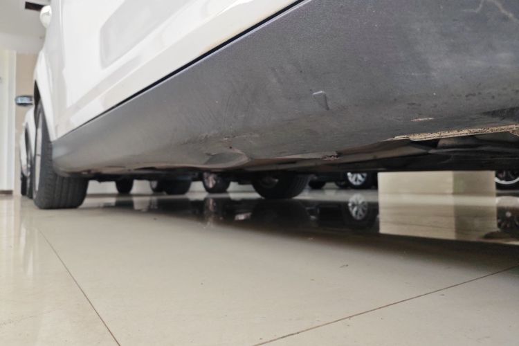 福特 福克斯 2018款 三厢经典 1.6L 自动舒适型智行版局部细节9001