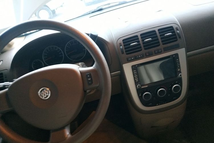 别克GL8 2014款 2.4L 经典版局部细节18