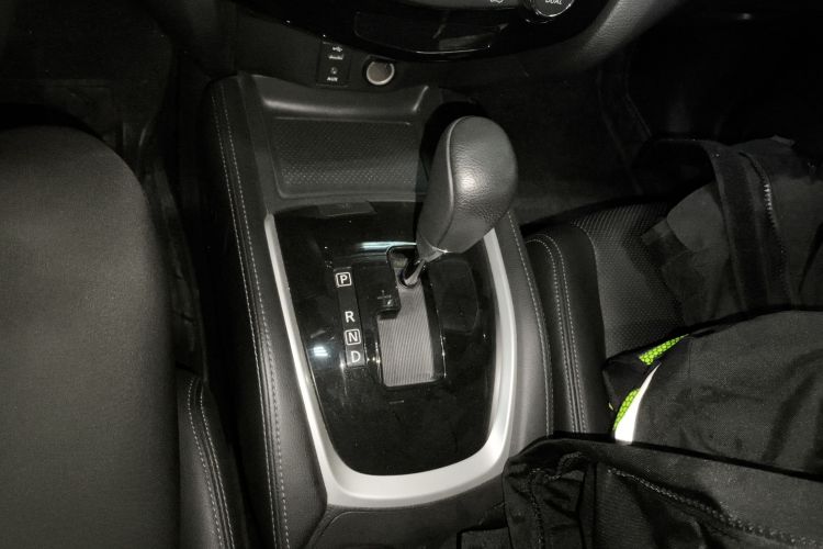 日产 奇骏 2014款 2.0L CVT舒适版 2WD局部细节18