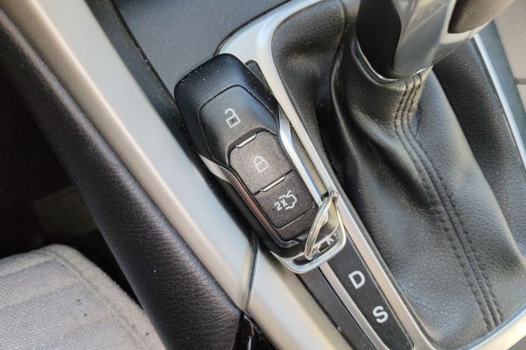 福特 蒙迪欧 2013款 2.0L GTDi200时尚型中控内饰11