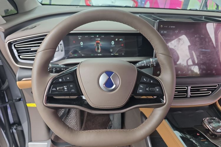 腾势D9 2022款 DM-i 970 四驱旗舰型中控内饰13