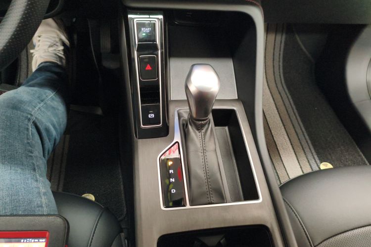 荣威i5 2024款 1.5L CVT尊荣版中控内饰18