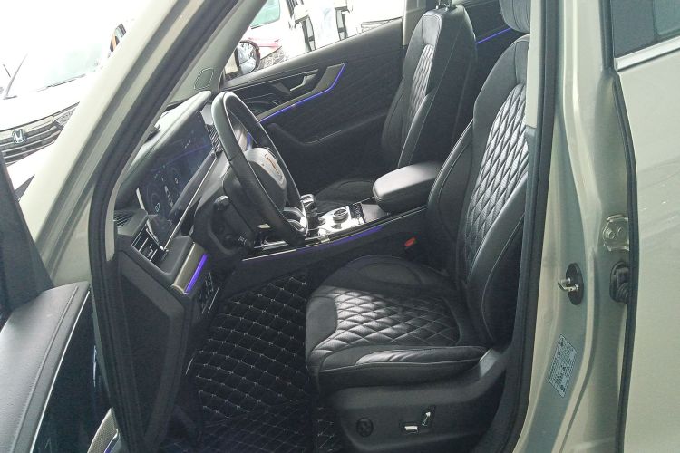 红旗HS5 2019款 2.0T 智联旗享版中控内饰19