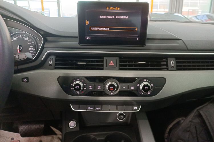 奥迪A4L 2018款 30周年年型 30 TFSI 进取型中控内饰16