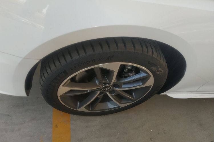 奥迪A4L 2025款 200万辆悦享版 40 TFSI 时尚动感型车身外观6007