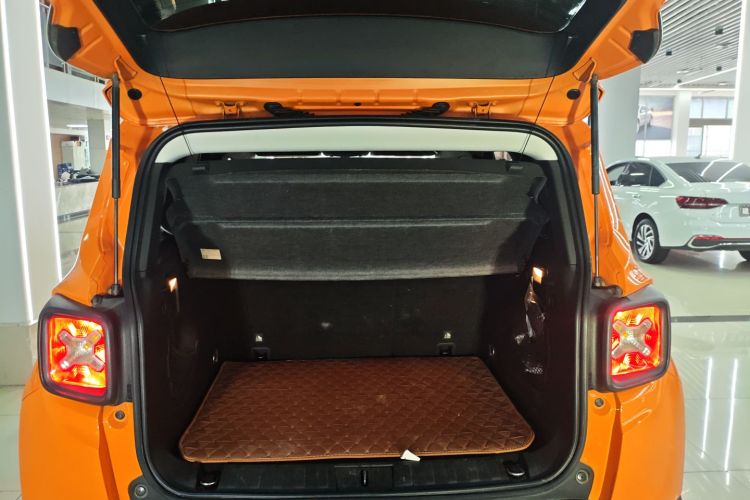 Jeep 自由侠 2017款 180T 自动高能版机舱底盘23