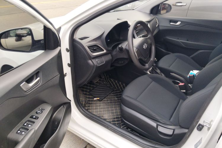 现代 悦纳 2016款 1.4L 自动炫酷版GLS中控内饰20