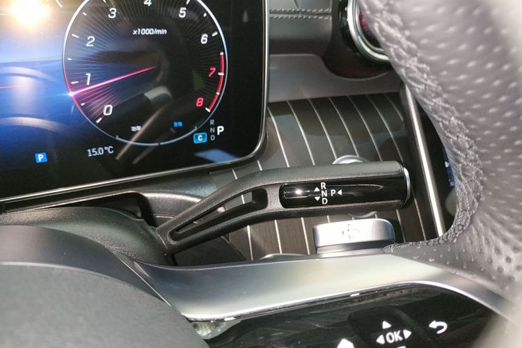 奔驰C级 2023款 C 260 L 运动版中控内饰18