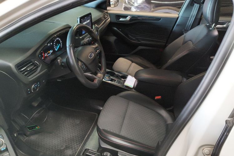 福特 福克斯 2019款 三厢 EcoBoost 180 自动ST Line中控内饰19