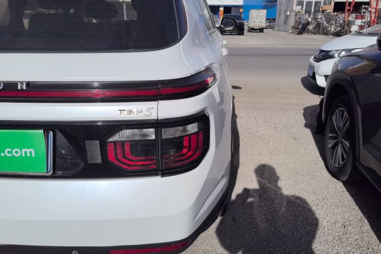 宝骏RM-5 2019款 1.5T 手动24小时在线精英型 6座车身外观9