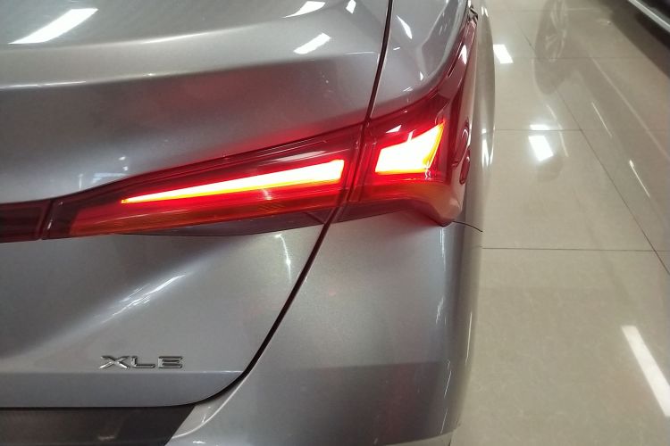 丰田 亚洲龙 2019款 2.0L XLE尊享版 国VI车身外观9