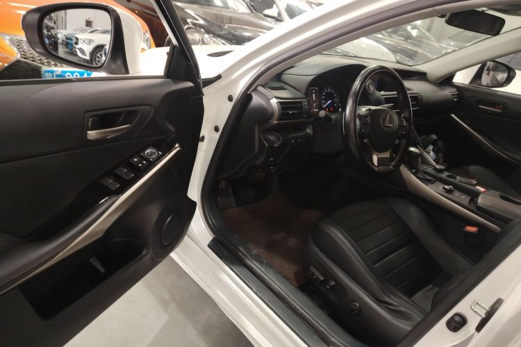 雷克萨斯IS 2017款 300 锋尚版中控内饰7003