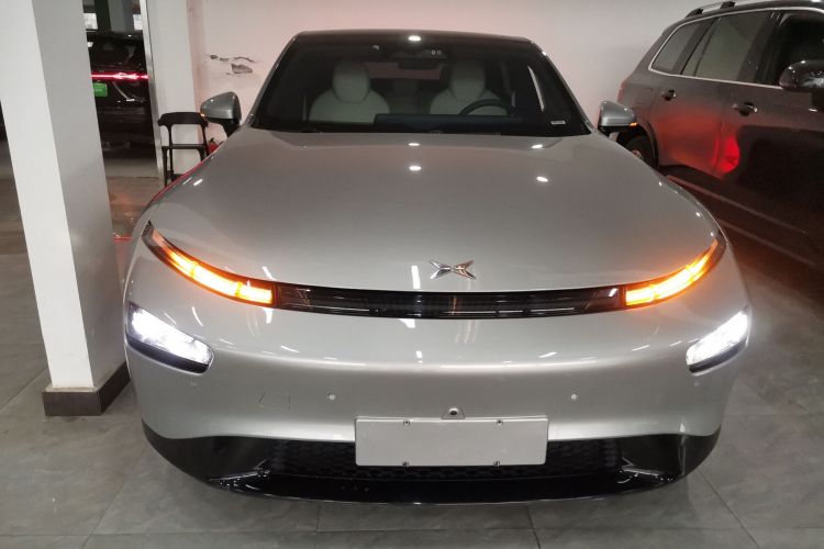 小鹏P7 2022款 480E+车身外观2