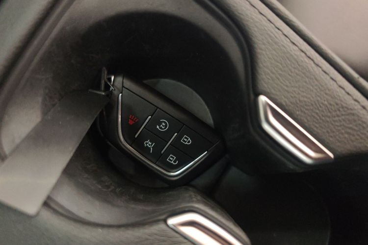 凯迪拉克XT4 2024款 28T 两驱尊贵型中控内饰11