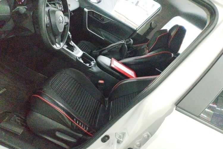 丰田 威兰达 2023款 2.0L CVT两驱领先版局部细节19