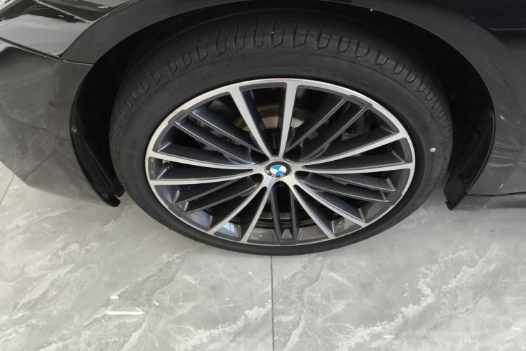 宝马5系 2019款 改款 530Li 领先型 M运动套装车身外观6001