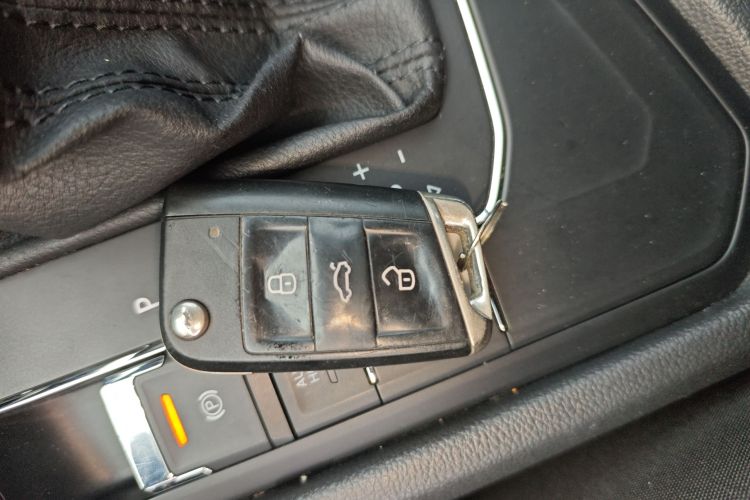 大众 途观L 2018款 330TSI 自动两驱风尚版中控内饰7001